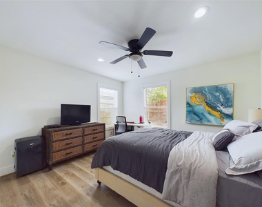 7609 Amelia Road - Photo Thumbnail 16