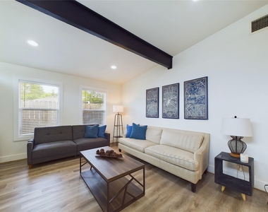 7609 Amelia Road - Photo Thumbnail 5
