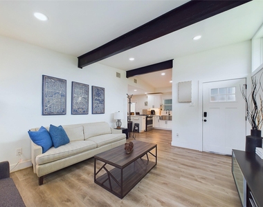 7609 Amelia Road - Photo Thumbnail 9