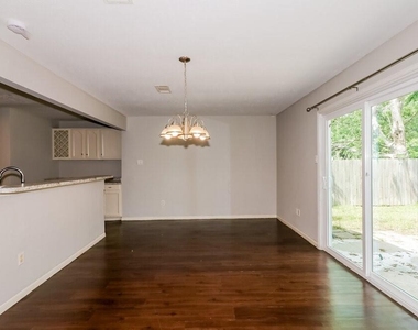 11611 Duane Street - Photo Thumbnail 7