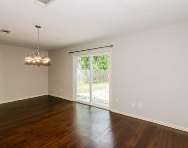 11611 Duane Street - Photo Thumbnail 4