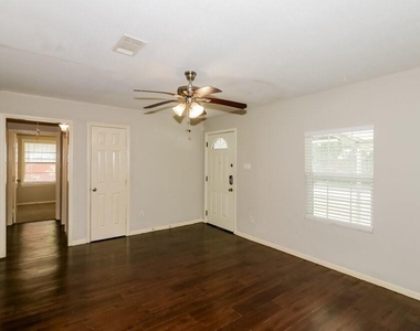 11611 Duane Street - Photo Thumbnail 2
