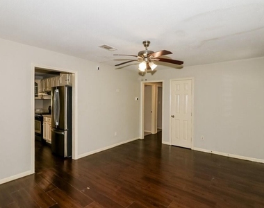 11611 Duane Street - Photo Thumbnail 3