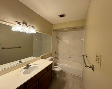 2475 Underwood Street - Photo Thumbnail 3