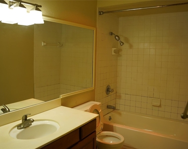 2475 Underwood Street - Photo Thumbnail 5