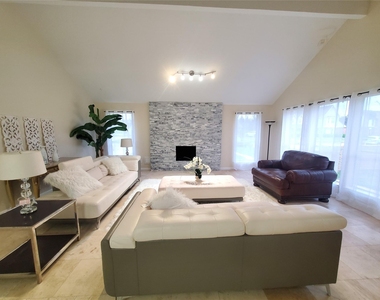 2810 Arrowhead Drive - Photo Thumbnail 2
