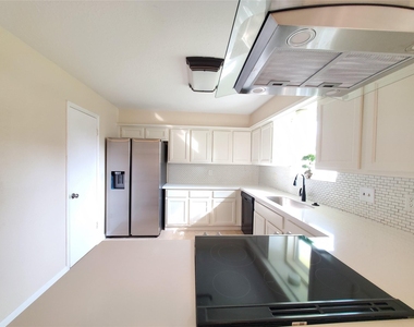 2810 Arrowhead Drive - Photo Thumbnail 12