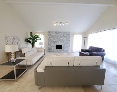 2810 Arrowhead Drive - Photo Thumbnail 3