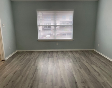9022 Elm Drake Lane - Photo Thumbnail 8