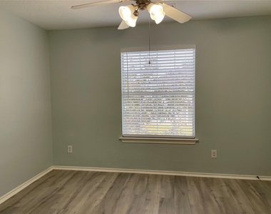 9022 Elm Drake Lane - Photo Thumbnail 13
