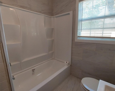 1025 6th Street - Photo Thumbnail 3