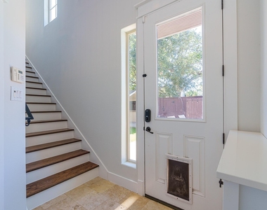 225 Knox Street - Photo Thumbnail 6