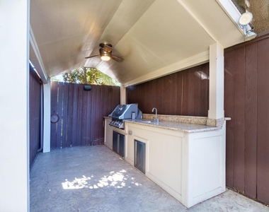 225 Knox Street - Photo Thumbnail 5