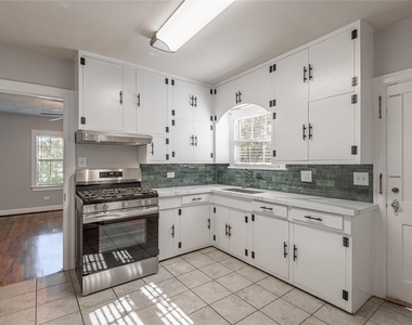 1415 22nd Street - Photo Thumbnail 9