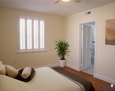 27 W Locke Lane - Photo Thumbnail 4