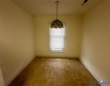 7812 Coachford Court - Photo Thumbnail 2