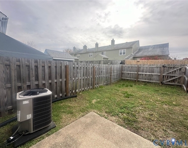 7812 Coachford Court - Photo Thumbnail 8