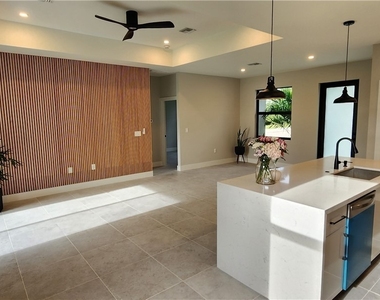 758 Worth Avenue S - Photo Thumbnail 1