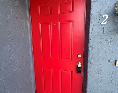 129 Se 23rd Place - Photo Thumbnail 1