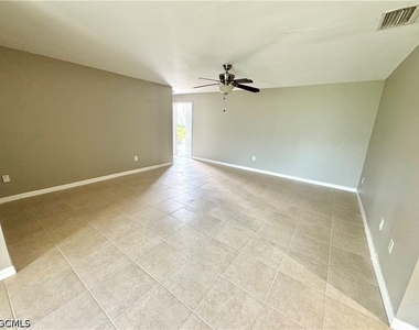 129 Se 23rd Place - Photo Thumbnail 3
