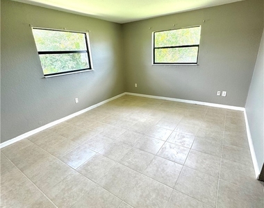 129 Se 23rd Place - Photo Thumbnail 6