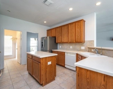 2322 Cool Springs Lane - Photo Thumbnail 12