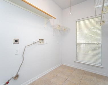 2322 Cool Springs Lane - Photo Thumbnail 7