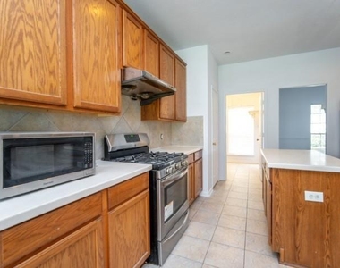 2322 Cool Springs Lane - Photo Thumbnail 11