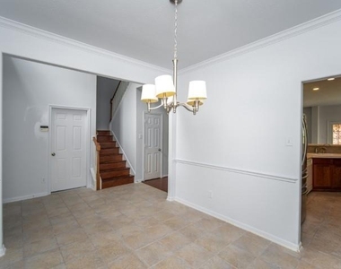 2322 Cool Springs Lane - Photo Thumbnail 5