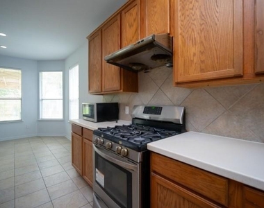 2322 Cool Springs Lane - Photo Thumbnail 10