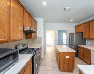 2322 Cool Springs Lane - Photo Thumbnail 15