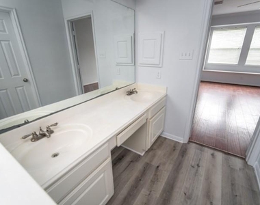 2322 Cool Springs Lane - Photo Thumbnail 25