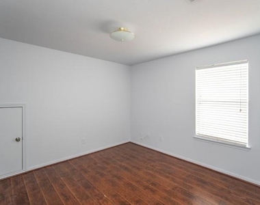 2322 Cool Springs Lane - Photo Thumbnail 35