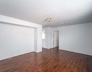 2322 Cool Springs Lane - Photo Thumbnail 34