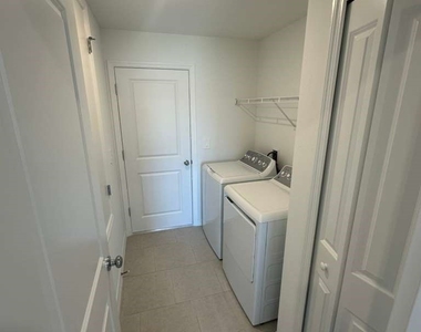 11918 Savanna Lakes Boulevard - Photo Thumbnail 7