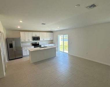 11918 Savanna Lakes Boulevard - Photo Thumbnail 8