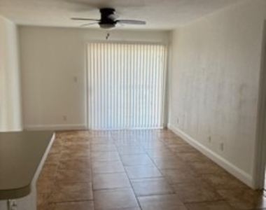 2855 Winkler Avenue - Photo Thumbnail 4