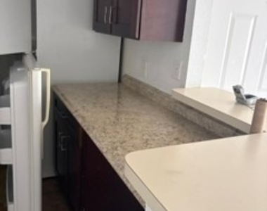2855 Winkler Avenue - Photo Thumbnail 6