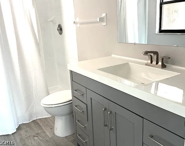 4728 Orange Grove Boulevard - Photo Thumbnail 8