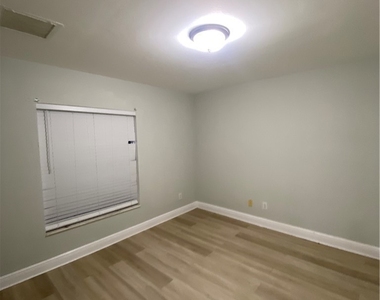 5100 Hanna Avenue N - Photo Thumbnail 4