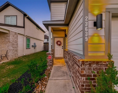 23639 Buttress Root Drive - Photo Thumbnail 4
