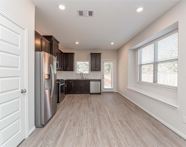 107 Silver Sky Court - Photo Thumbnail 8