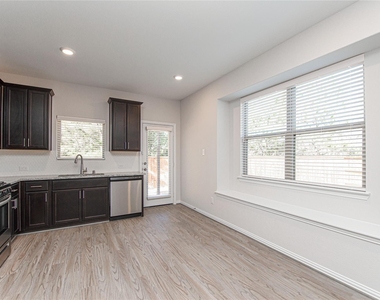 107 Silver Sky Court - Photo Thumbnail 10