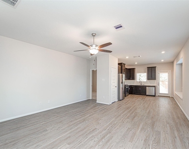 107 Silver Sky Court - Photo Thumbnail 7
