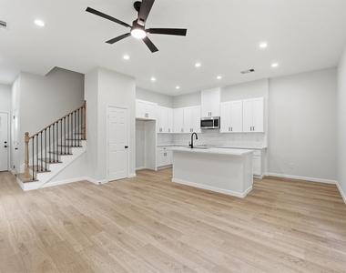 4354 Clover Street - Photo Thumbnail 5