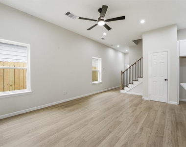 4354 Clover Street - Photo Thumbnail 6