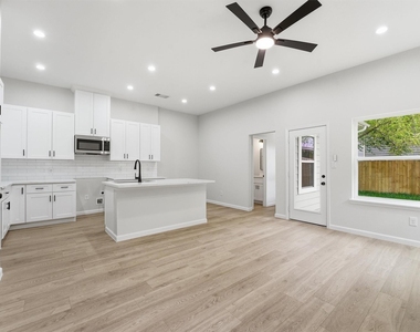 4354 Clover Street - Photo Thumbnail 4