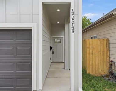 4354 Clover Street - Photo Thumbnail 2
