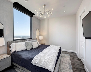 1211 Caroline Street - Photo Thumbnail 3