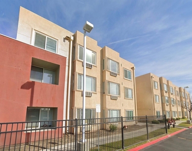 500 R St - Photo Thumbnail 4
